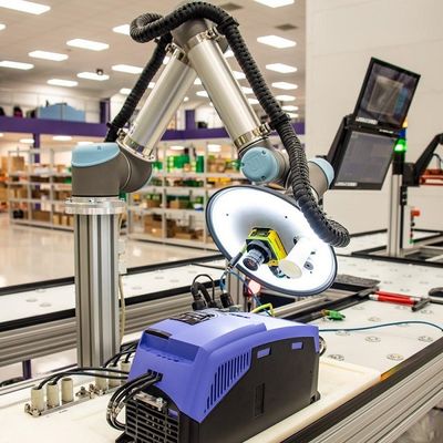 Mini Robot UR 3e des kooperativen Roboters mit Nutzlast 3KG als Cobot für Transporteinrichtungs-Teile