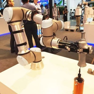 Mini Robot UR 3e des kooperativen Roboters mit Nutzlast 3KG als Cobot für Transporteinrichtungs-Teile