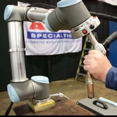 Automatische Roboterbe- und entladungs-Auswahl des arm-6 der Achsen-UR5e und Platz-Roboter
