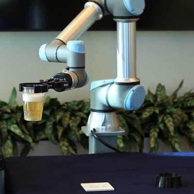 Automatische Roboterbe- und entladungs-Auswahl des arm-6 der Achsen-UR5e und Platz-Roboter