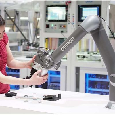 Kooperative Achse TM14 des Roboter-6 für die ladende Entleerung als Auswahl-und Platz-Roboter