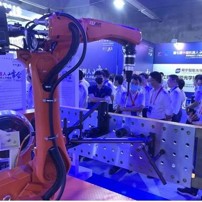 Automatischer Schweißroboter QJR6-1400H mit CNGBS-Schweißpositionierer für intelligenten Schweißroboter