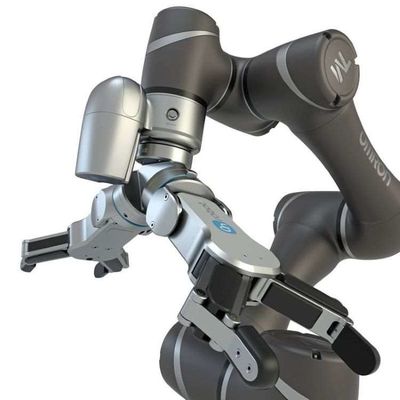 Kooperativer Roboterarm mit dem flexiblen Finger RG6 des Greifer-2 als Roboter-Greifer