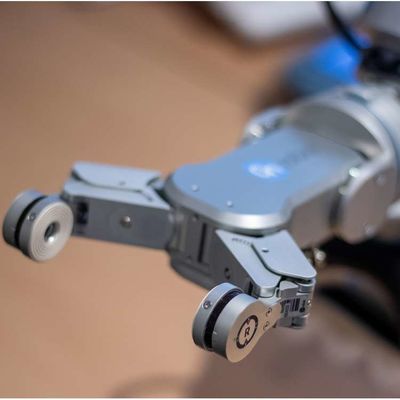 Smart Roboter Gripper RG2-FT mit kollaborativem Roboterarm für die industrielle Roboterautomatisierung