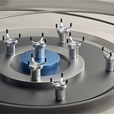 Roboter-Kooperation mit 3FG15 Drei-Finger-Flexibel-Greifer mit Roboterarm als Roboter-Greifer