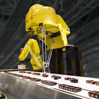 Montageroboter des Industrieroboter-M-1iA mit Roboter-Greifer für kleines Triebwerk vollst.