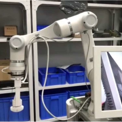 Pick and Place Roboter Hans E18 mit CNGBS Robotergriff und 6-Achsen-Roboterarm als Cobot-Roboter