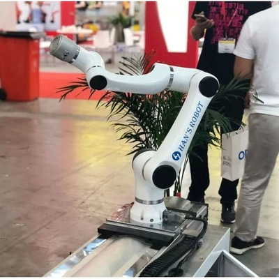 Pick and Place Roboter Hans E18 mit CNGBS Robotergriff und 6-Achsen-Roboterarm als Cobot-Roboter