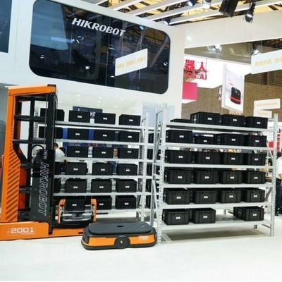 AGV Roboter Q3-600C Nutzlast 600 kg mit CNGBS Cobot Roboter Arm für Automatisierungsprojekt als AGV